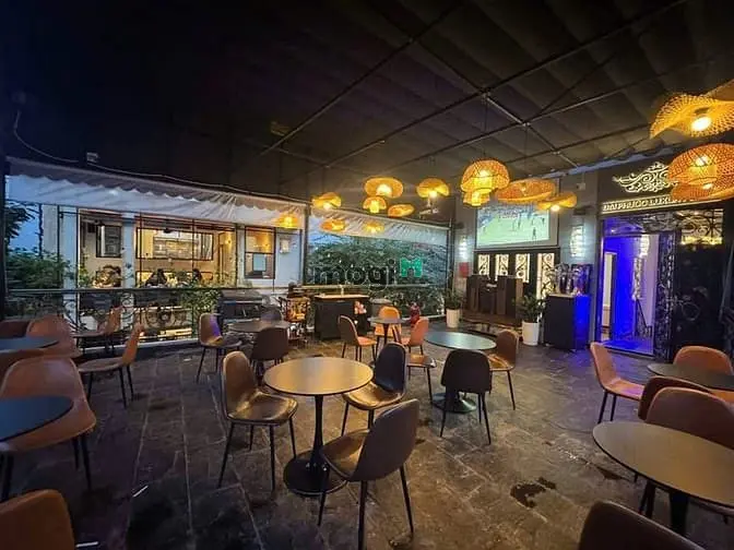 Cho Thuê Lô Góc 3 Mặt Tiền Đường Nguyễn Văn Nguyễn Quận 1