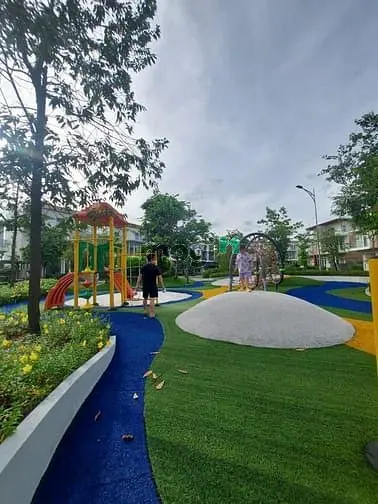 Phòng Ban Công Rộng, Chỉ 3,5 Triệu/Tháng Trong Khu Villa Có Hồ Bơi