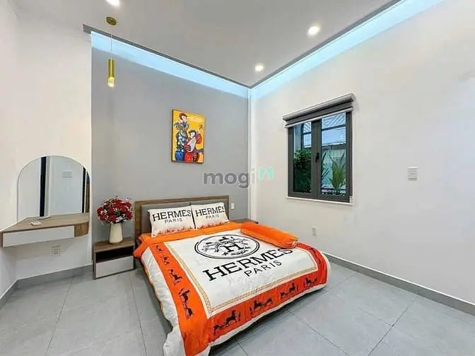 Nhà Phố Sang Xịn Ngay Bên Sông Sài Gòn - Giá Phù Hợp Mọi Đối Tượng