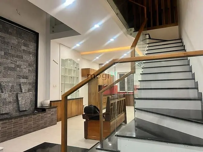 Nhà Đường Tên Lửa, Giá 20 Triệu