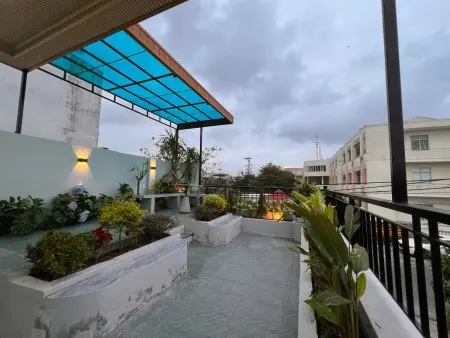 Cho Thuê Nhà 2 Phòng Ngủ Full Nội Thất Có Sân Thượng Và Sân Đậu Xe