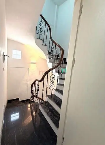 Hiếm!Nhà Lạc Long Quân 42M2-Ngõ Như Phố-2 Ô Tô Tránh-Giá Nhỉnh 7 Tỷ.