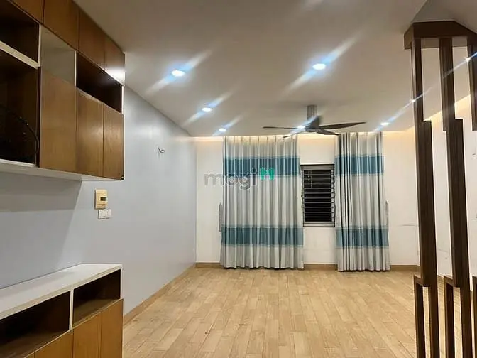 Nhà Đường Tên Lửa, Giá 20 Triệu