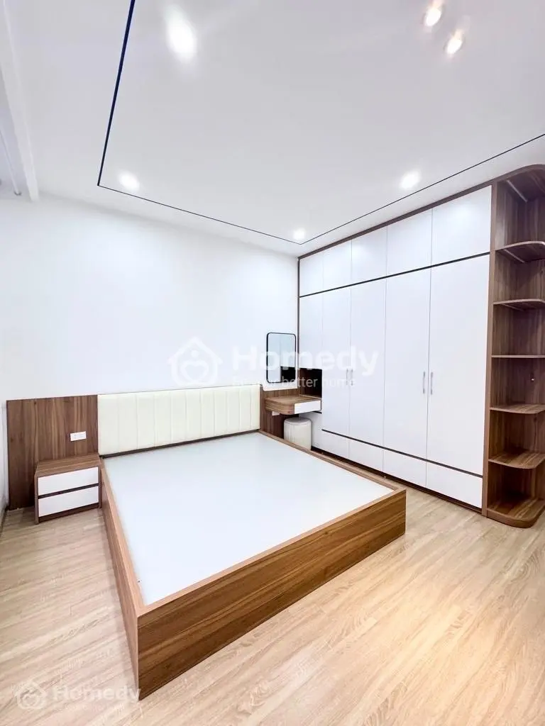 Bán Nhà Phố Lĩnh Nam 40M 5 Tầng Mới , Đẹp - Vị Trí Đỉnh . Giá 7.2 Tỷ