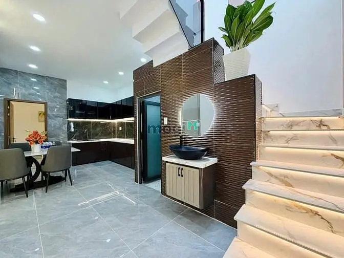 Cho Thuê Nhà Nguyên Căn - Đường Trần Nhật Duật, Quận 1 - Giá Thuê 35T