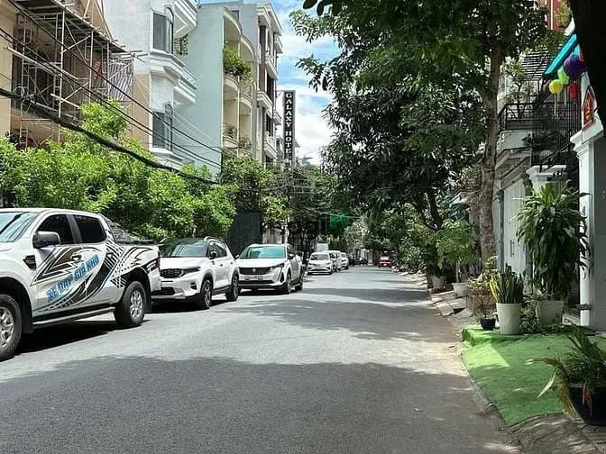 Gấp Bán Nhà 115M2 Ngang 5.5M 4 Lầu Hẻm 409 Nguyễn Oanh Gần Chợ 15.X Tỷ