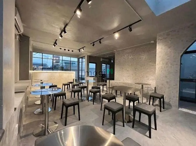 Cho Thuê Mặt Bằng Rộng 160M2 (8 X 21M),245A Nguyễn Thượng Hiền,Pn