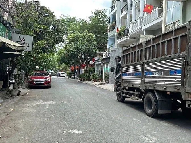 Gấp Bán Nhà 115M2 Ngang 5.5M 4 Lầu Hẻm 409 Nguyễn Oanh Gần Chợ 15.X Tỷ