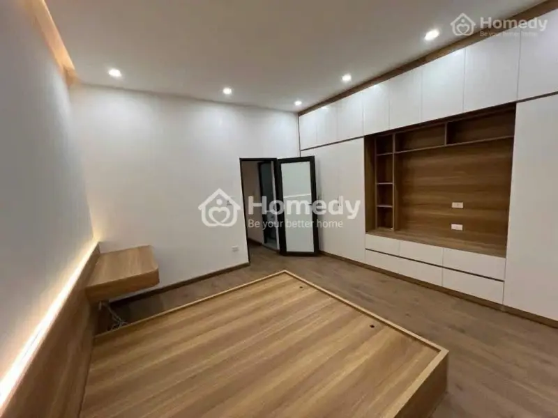 Bán Nhà Riêng Ở Ngay Phố Bạch Đằng Đẹp Ngõ Nông Gần Phố