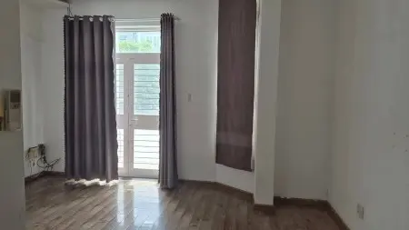 Phòng Trọ Cho Thuê Hẻm Xe Tải 27M2 , Sẵn Máy Lạnh Tủ Quần Áo, Bàn Làm Việc.