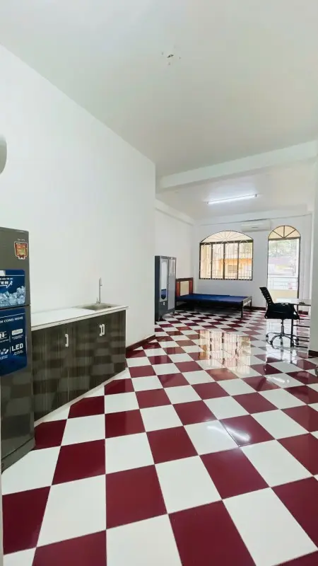 Chính Chủ Cho Thuê Phòng Ban Công Mặt Tiền Đường Ký Hòa Gần Bệnh Viện Y Dược