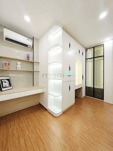 Trung Tâm Q.3 -Nguyễn Đình Chiểu -5 Tầng Đẹp Lung Linh - 45M2 - Chỉ 8.