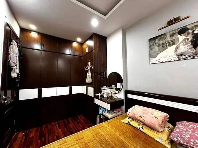 Bán Tập Thể Thái Thịnh Mặt Phố , Tầng Thấp , Diện Tích Rộng – 4.8 Tỷ