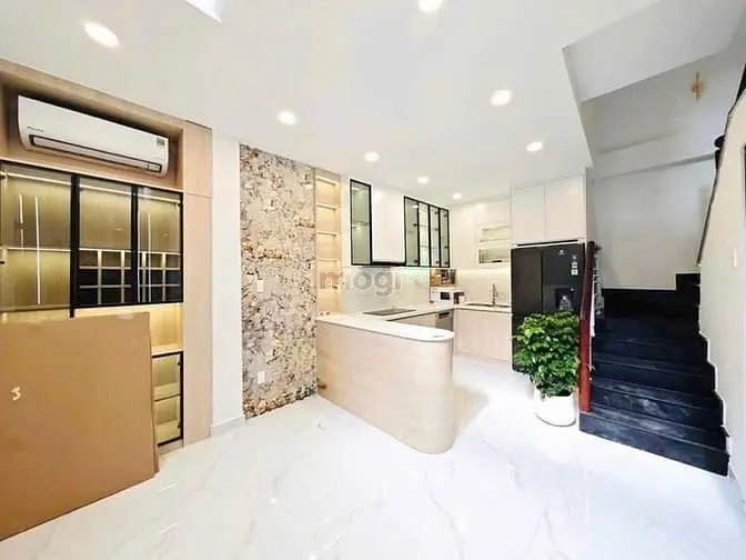 Trung Tâm Q.3 -Nguyễn Đình Chiểu -5 Tầng Đẹp Lung Linh - 45M2 - Chỉ 8.