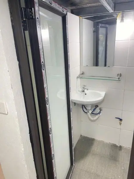 Phòng Đủ Đồ Khép Kín Có Gác Xép