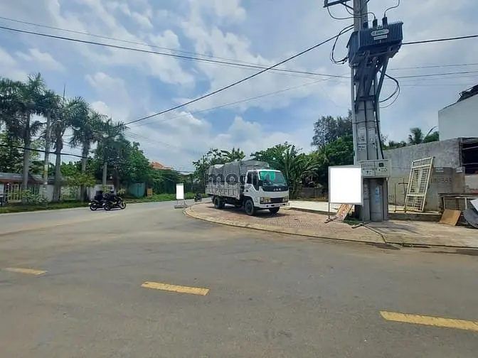 Bán Đất Mặt Tiền Lô Góc - 93,5M2 - Trường Lưu - Sát Chợ Long Trường