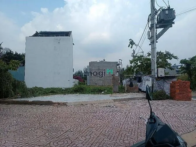 Bán Đất Mặt Tiền Lô Góc - 93,5M2 - Trường Lưu - Sát Chợ Long Trường