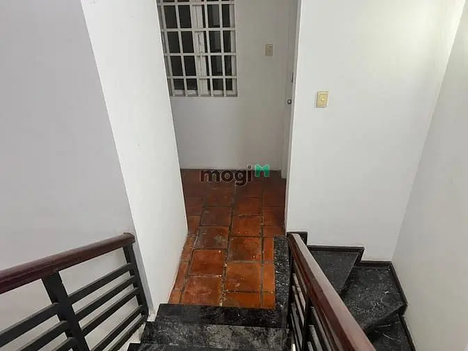 Cho Thuê Nguyên Căn Gần Xuân Thủy (4X14M) 1 Trệt 3 Lầu. Giá Thuê 37Tr