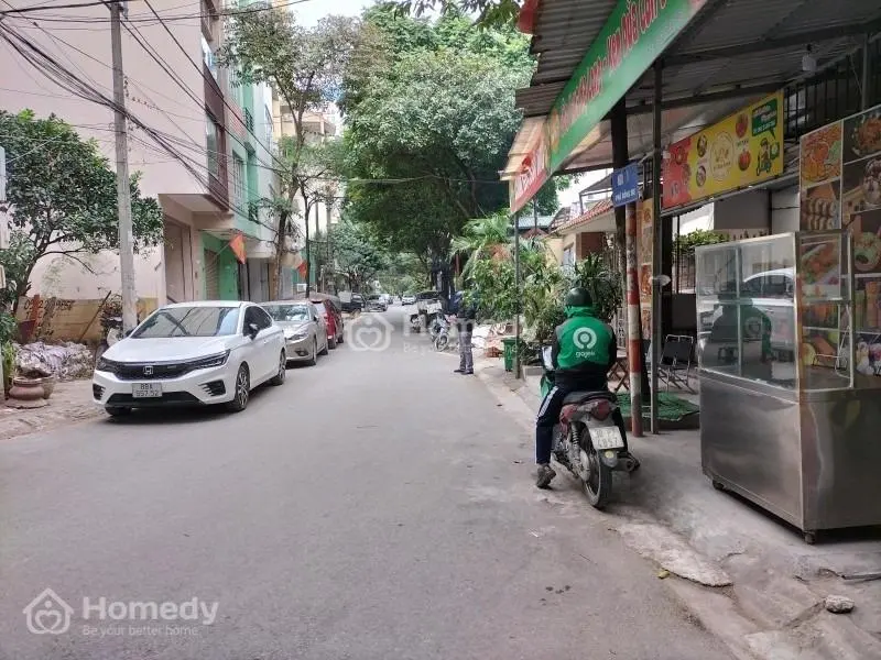 Siêu Hiếm Đồng Me - Phân Lô - Gara 2 Ô Tô - Ô Chờ Thang Máy - Ngõ Thông - Sát Phố - Nhà Cực Đẹp.