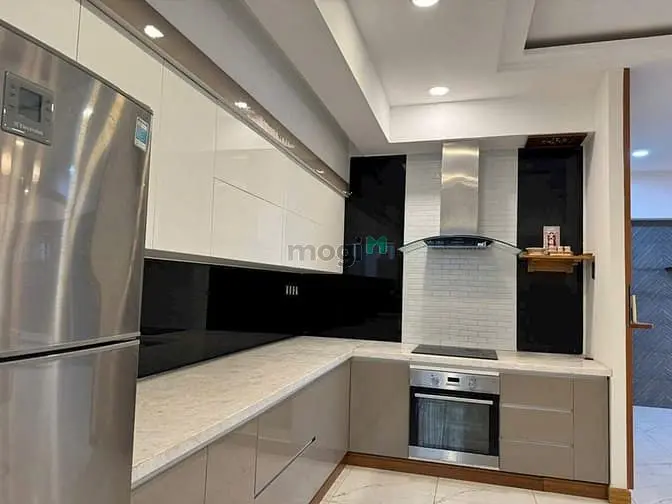 Cho Thuê Gấp Căn Hộ Garden Plaza 1,Pmh Q7. Dt 149M², 3Pn, Giá 32 Triệu