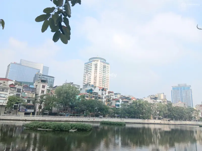 Bán Nhà View Đẹp Hồ Hoàng Cầu - 40M - Full Nội Thất - Thang Máy - Mặt Hồ - Ô Tô Chạy Trước Nhà