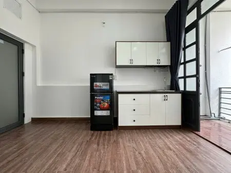 Mới 100%. Phòng Ban Công Rộng 35M2, Full Nội Thất, Bình Thạnh Gần Đh Văn Lang. Giá Từ 5Trx