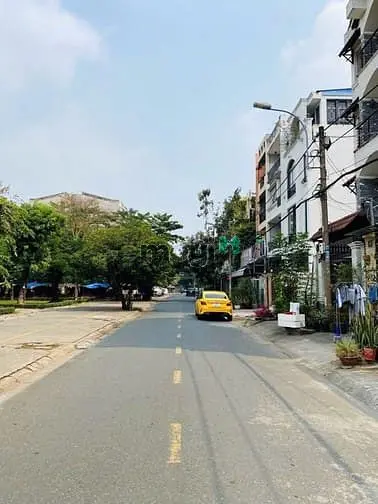 Bán Nhà Kdc 10 Mẫu- Có Hầm- Đối Diện Công Viên 100M2 (5M X20M) - 19 Tỷ