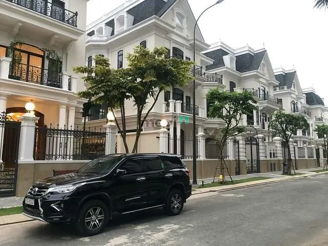Bán Biệt Thự Sân Vườn Khu Compound Victoria Village- Quận 2. Dt: 8 X20