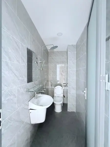 Cho Thuê Phòng Ban Công 1/Hà Huy Giáp Ngay Sát Bến Xe Ngã Tư Ga