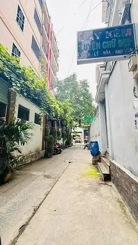 Nhanh Mới Kịp Mới 100% Nhỉnh 3Tỷ Trệt+Lầu Kiên Cố Hxh Gần Chợ Sổ A4