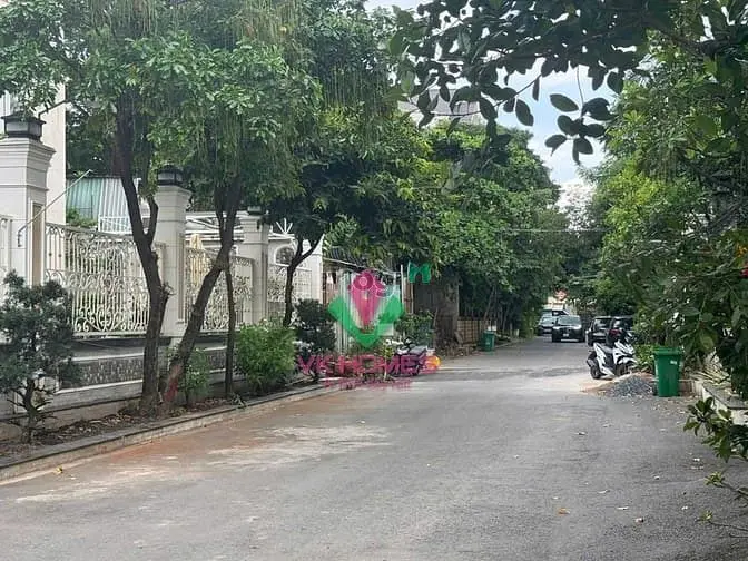 Mặt Bằng Trống Suốt Kinh Doanh Trục Xuân Thủy (120M2). Giá 40Tr/Th