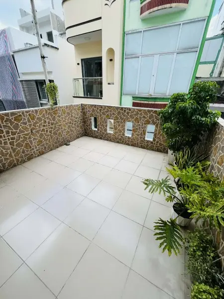 Trống 1 Phòng Lầu 2 Ban Công Thoáng Mát, Dọn Vào Ở Ngay !!!