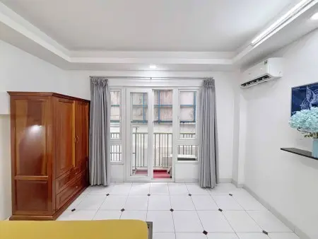 Phòng Ban Công Sang Trọng_Full Nội Thất_Tách Bếp_Phạm Văn Hai,Phường 1,Quận Tân Bình