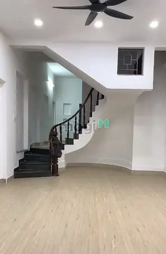 Bán Nhà Hẻm Xe Hơi Đường 160 Lã Xuân Oai 61.6M2 (4.5M X 13.7M) 2 Tầng