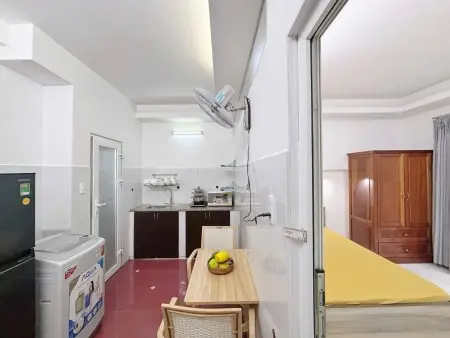 Phòng Ban Công Sang Trọng_Full Nội Thất_Tách Bếp_Phạm Văn Hai,Phường 1,Quận Tân Bình