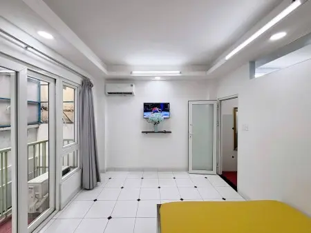 Phòng Ban Công Sang Trọng_Full Nội Thất_Tách Bếp_Phạm Văn Hai,Phường 1,Quận Tân Bình