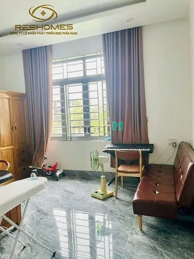 Cho Thuê Nhà Nguyên Căn 1T3L Mặt Tiền Ngay Song Ngữ Lạc Hồng