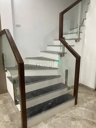 Bán Nhà Ngõ Quỳnh, Hbt Giá 10.6 Tỷ, 30M2X5T, Lô Góc, Ở Luôn Ảnh Thật