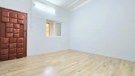 Phòng Đẹp, Cửa Sổ Tự Nhiên, Sẵn Máy Lạnh, Kệ Bếp, Mặt Tiền Đường Chu Văn An !