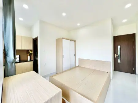 Cho Thuê Phòng Ban Công Cửa Sổ Siêu Lớn Full Nội Thất 30M2 Ngay Sát Đh Văn Lang, Cầu Bình Lợi