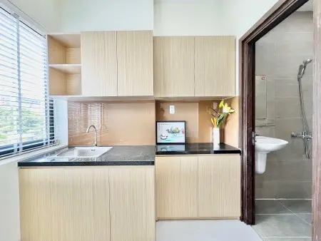 Cho Thuê Phòng Ban Công Cửa Sổ Siêu Lớn Full Nội Thất 30M2 Ngay Sát Đh Văn Lang, Cầu Bình Lợi