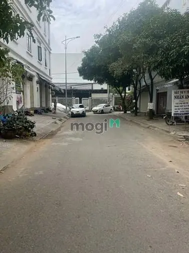 Chính Chủ Gửi Bán Nền Đất Nhà Phố Liền Kề View Công Viên, Lê Văn Thịnh