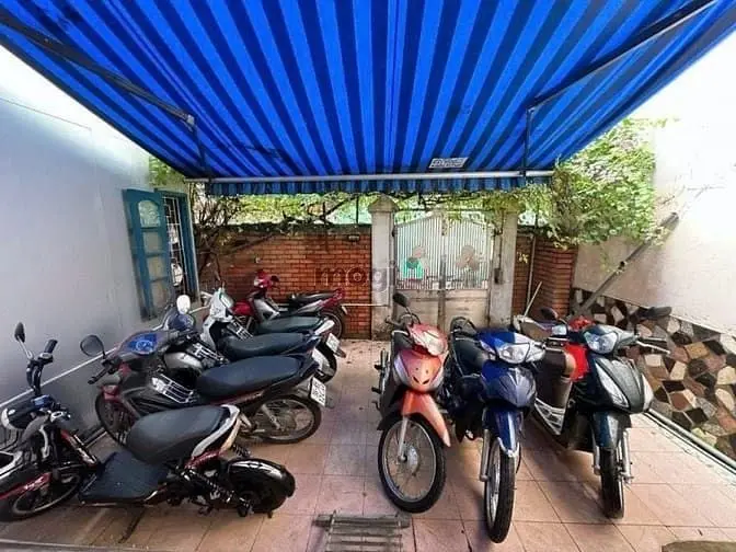 Phố Cầu Giấy – Cầu Giấy – Ô Tô – 141 M2 – 3 Tầng – Mt 8.4 M – 38.3 Tỷ.