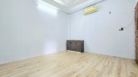 Phòng Đẹp, Cửa Sổ Tự Nhiên, Sẵn Máy Lạnh, Kệ Bếp, Mặt Tiền Đường Chu Văn An !