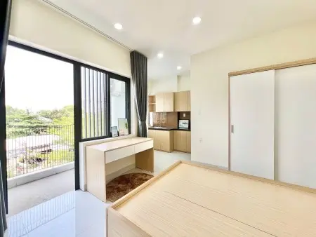 Cho Thuê Phòng Ban Công Cửa Sổ Siêu Lớn Full Nội Thất 30M2 Ngay Sát Đh Văn Lang, Cầu Bình Lợi