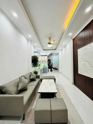 Nhà Đẹp Ngõ Trại Cá, Giá 8.2 Tỷ, 32M2X5T, Ở Luôn, Ảnh Thật