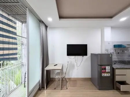 Cho Thuê Chdv Full Nội Thất Ban Công Lớn Nằm Ngay Trung Phú Nhuận Gần Sân Bay Thuận Tiện Qua Q1,3,…