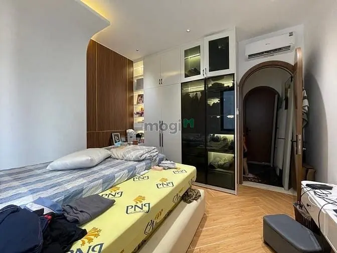 Kết Cấu 1 Trệt 2 Lầu ,Sân Thượng, 4 Pn,5Wc,Pk,Bếp, Sân