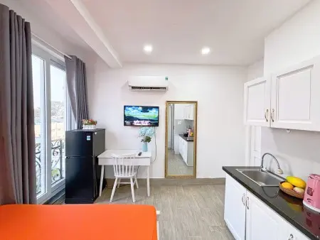 Phòng Ban Công Giá Tốt Ngay Chợ Bàu Sen Q5