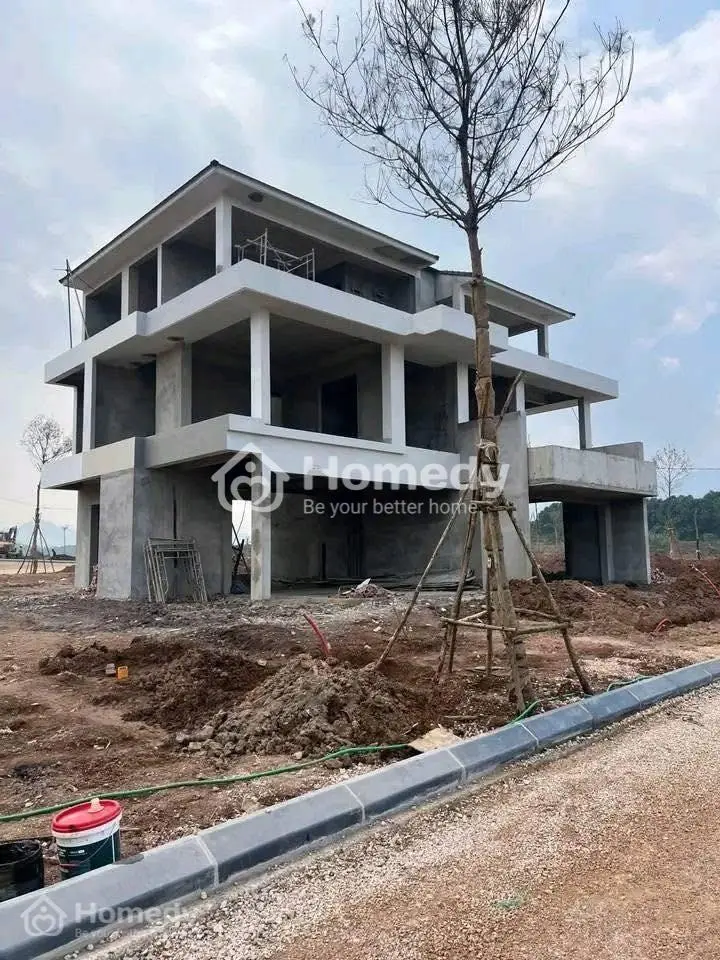“Biệt Thự Ven Hồ 120Ha – Sổ Đỏ Lâu Dài – Còn Căn Đẹp, Liên Hệ Ngay!”